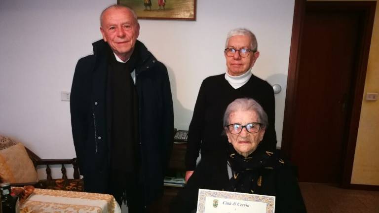 Cervia, i magnifici 100 anni di Clara Bertoni Cervia, i magnifici 100 anni di Clara Bertoni