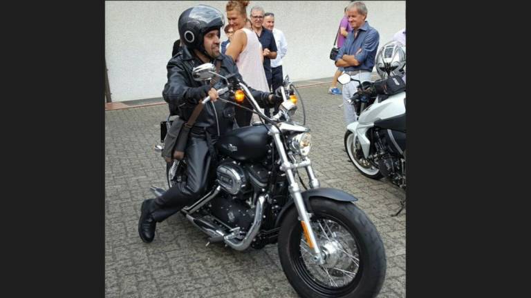 Terremoto, il parroco motociclista di Budrio e la domenica di preghiera: Che il Signore mantenga salde le nostre case e la nostra fede Terremoto, il parroco motociclista di Budrio e la domenica di preghiera: Che il Signore mantenga salde le nostre case e la nostra fede