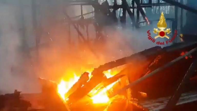 Riccione. Incendio brucia il deposito dei go-kart. Salvato il bar Riccione. Incendio brucia il deposito dei go-kart. Salvato il bar