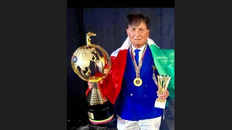 Cesena, lo storico parrucchiere Francisconi campione del mondo di acconciatura a Parigi Cesena, lo storico parrucchiere Francisconi campione del mondo di acconciatura a Parigi