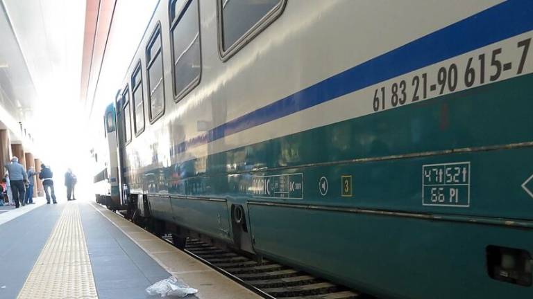 Non ha il biglietto: prende a pugni il capo treno nella stazione di Viserba Non ha il biglietto: prende a pugni il capo treno nella stazione di Viserba