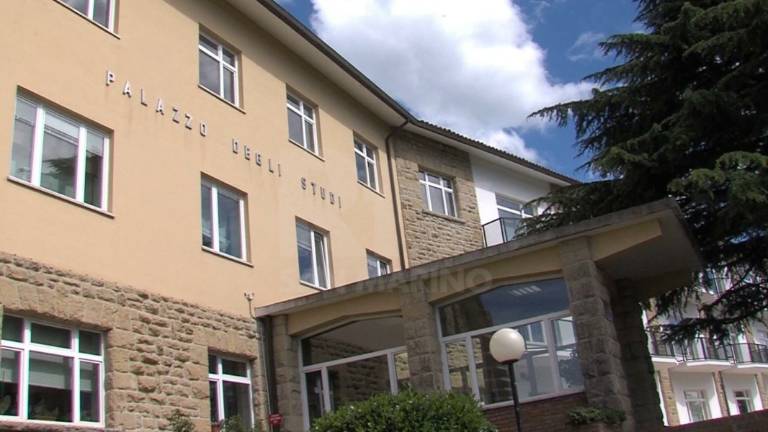 San Marino, l'amarezza dei ragazzi dopo il furto a scuola: Rubati i soldi per la beneficenza San Marino, l'amarezza dei ragazzi dopo il furto a scuola: Rubati i soldi per la beneficenza