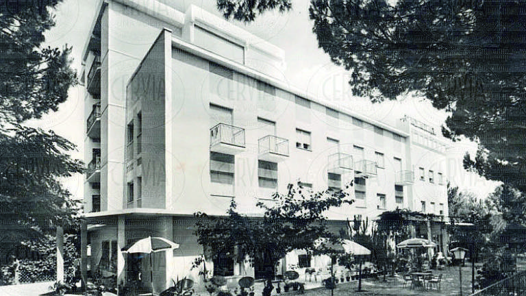 L'hotel Crystal di Cervia verrà demolito, al suo posto stanze e abitazioni L'hotel Crystal di Cervia verrà demolito, al suo posto stanze e abitazioni