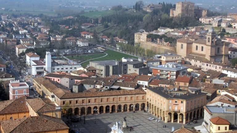 Santarcangelo, fiere, cultura e Giro d'Italia trascinano il turismo Santarcangelo, fiere, cultura e Giro d'Italia trascinano il turismo