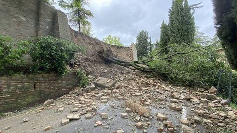 Cesena, dalla Fondazione Crc 100mila euro per la cinta muraria dell'Abbazia del Monte Cesena, dalla Fondazione Crc 100mila euro per la cinta muraria dell'Abbazia del Monte