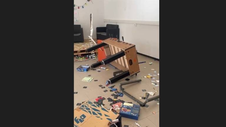 Castel San Pietro, vandali devastano il Centro Giovani Castel San Pietro, vandali devastano il Centro Giovani