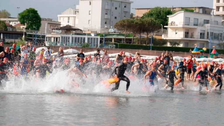 Cattolica, parte Oceanman con quasi 700 nuotatori da tutto il mondo Cattolica, parte Oceanman con quasi 700 nuotatori da tutto il mondo