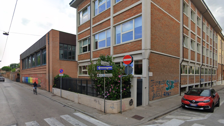 Una veduta del liceo Scientifico Una veduta del liceo Scientifico