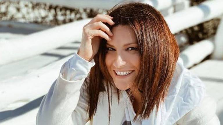 Laura Pausini svela Be me per lanciare la festa del 2020 a Faenza Laura Pausini svela Be me per lanciare la festa del 2020 a Faenza