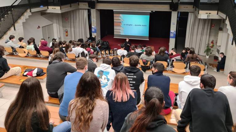 Forlì. Effetto post Covid sui giovani, in aumento consumo di alcol e autolesionismo Forlì. Effetto post Covid sui giovani, in aumento consumo di alcol e autolesionismo