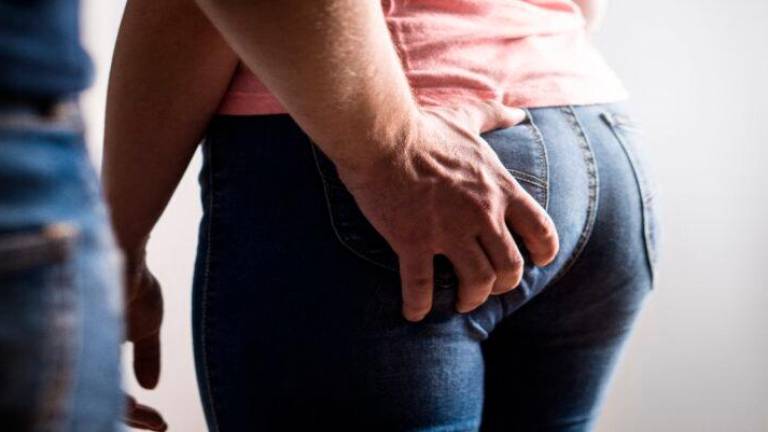 Ravenna, pacca nel sedere a una ragazza: 19enne di Massa patteggia 7 mesi Ravenna, pacca nel sedere a una ragazza: 19enne di Massa patteggia 7 mesi