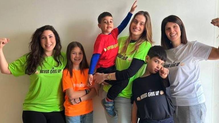 Rimini. Prima coccola, una maglietta per la beneficenza Rimini. Prima coccola, una maglietta per la beneficenza