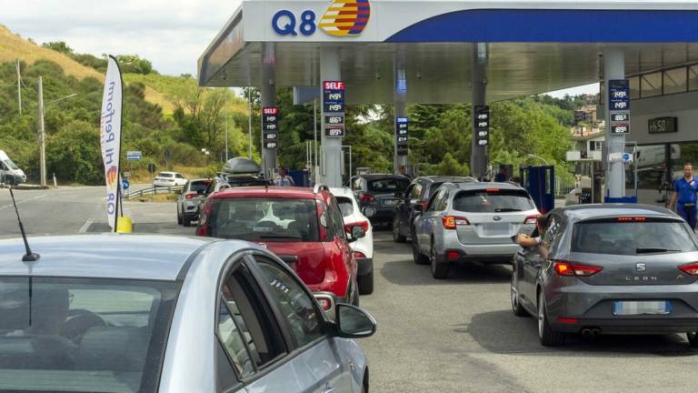 Caro benzina: a San Marino si risparmia fino a 40 centesimi al litro Caro benzina: a San Marino si risparmia fino a 40 centesimi al litro