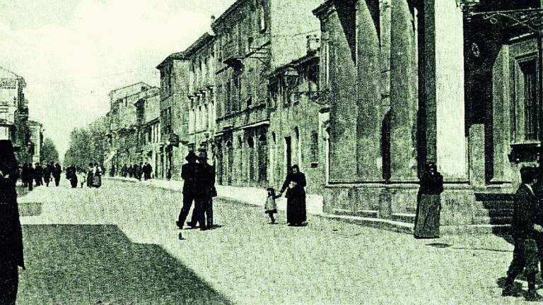 Miseria e dignità dello strillone di Rimini Miseria e dignità dello strillone di Rimini