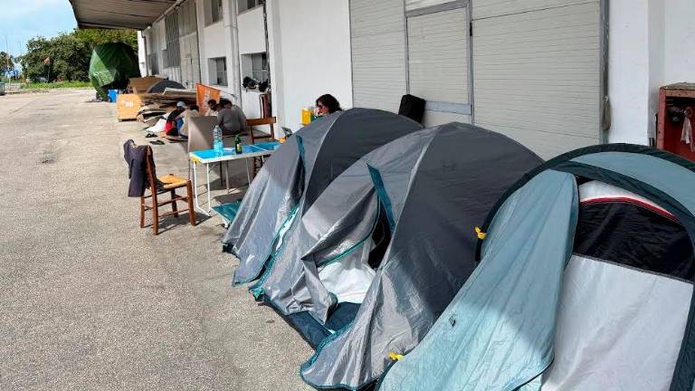 Lo scontro sul caso “Sofalegname-Gruppo 8” si sposta da Forlì a Cesena: picchetti e strappo all’incontro in Prefettura Lo scontro sul caso “Sofalegname-Gruppo 8” si sposta da Forlì a Cesena: picchetti e strappo all’incontro in Prefettura