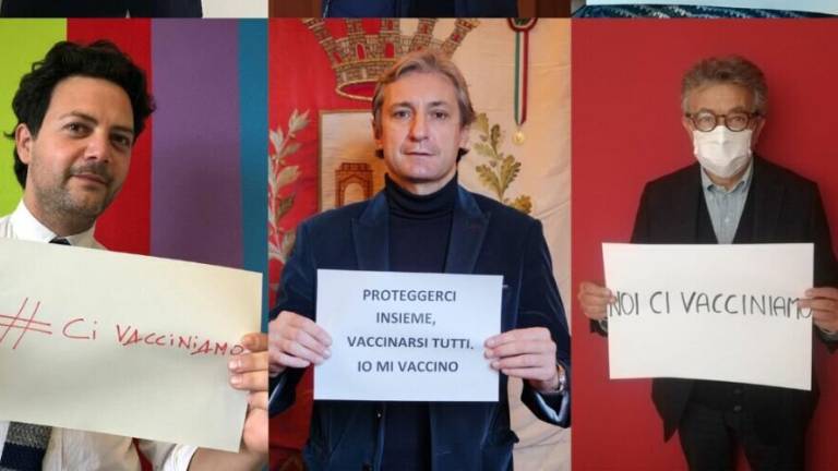 Rimini, la giunta in coro: Noi ci vacciniamo Rimini, la giunta in coro: Noi ci vacciniamo