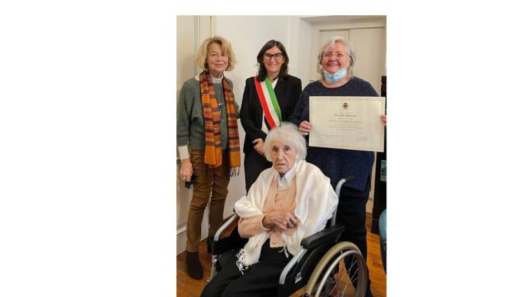Forlì, gli splendidi 100 anni di Marcella Malucelli, suocera di Giorgio Squinzi Forlì, gli splendidi 100 anni di Marcella Malucelli, suocera di Giorgio Squinzi