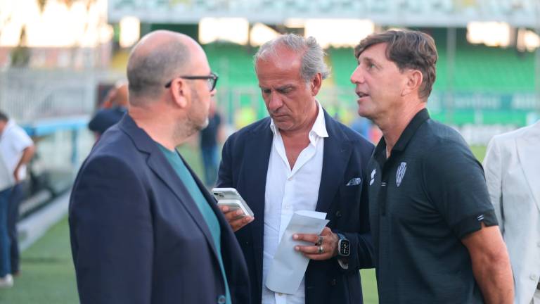 Il direttore sportivo Filippo Fusco (al centro) e il direttore generale Corrado Di Taranto con il tecnico Michele Mignani Il direttore sportivo Filippo Fusco (al centro) e il direttore generale Corrado Di Taranto con il tecnico Michele Mignani