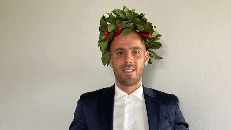 Calcio D, il Rimini applaude Tonelli: si è laureato con 110 Calcio D, il Rimini applaude Tonelli: si è laureato con 110