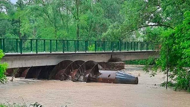 La turbina incastrata sotto il ponte pedonale sul Senio nell’alluvione del 16 maggio 2023 La turbina incastrata sotto il ponte pedonale sul Senio nell’alluvione del 16 maggio 2023