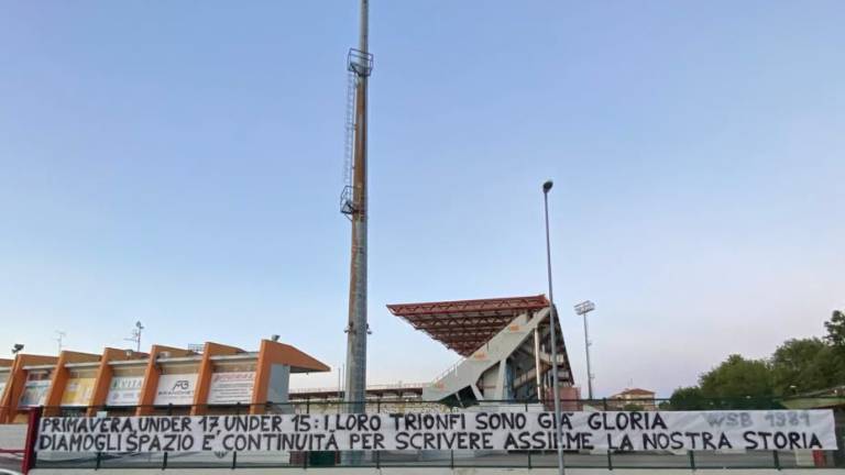 Calcio C, anche gli ultras del Cesena rendono omaggio alle vittorie del vivaio Calcio C, anche gli ultras del Cesena rendono omaggio alle vittorie del vivaio