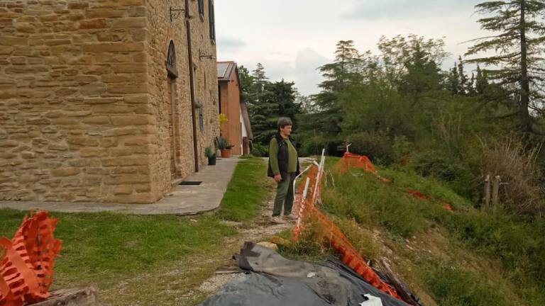 Alluvione a Modigliana, la battaglia di Elena: “Quella frana vicino al nostro agriturismo che ci minaccia giorno dopo giorno” Alluvione a Modigliana, la battaglia di Elena: “Quella frana vicino al nostro agriturismo che ci minaccia giorno dopo giorno”