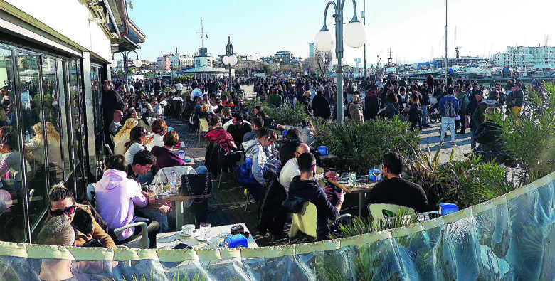 Gli infermieri di Rimini: tenete comportamenti idonei Gli infermieri di Rimini: tenete comportamenti idonei