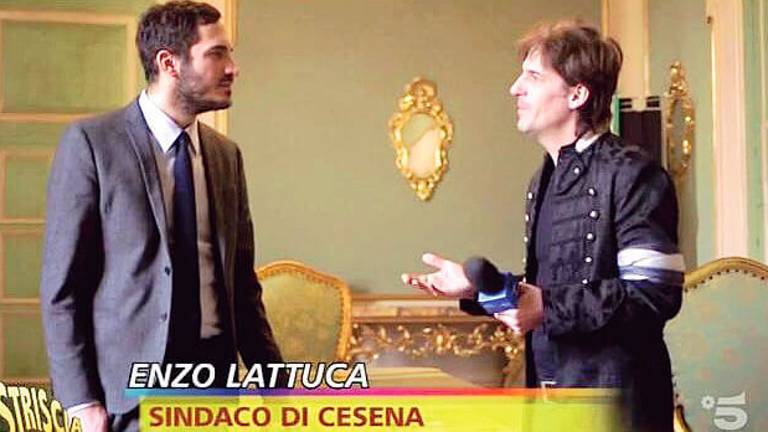 Cesena, «Città con meno mozziconi»: un patto con Striscia la Notizia Cesena, «Città con meno mozziconi»: un patto con Striscia la Notizia