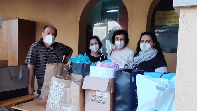Castel San Pietro: dai dipendenti comunali sportine solidali per i profughi ucraini - Gallery Castel San Pietro: dai dipendenti comunali sportine solidali per i profughi ucraini - Gallery