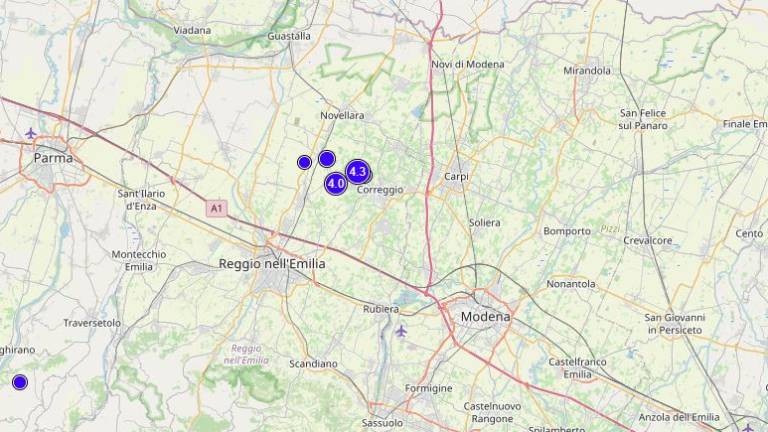 Doppio terremoto in Emilia. Gente in strada anche a Bologna Doppio terremoto in Emilia. Gente in strada anche a Bologna