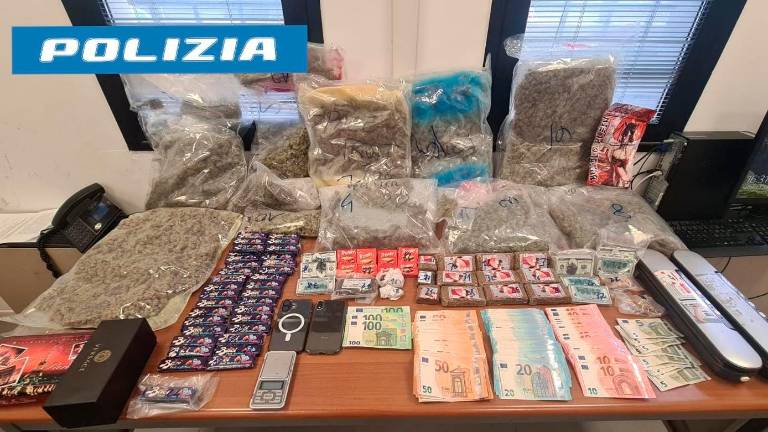 Sequestrati quasi 10 chili tra marijuana e hashish Sequestrati quasi 10 chili tra marijuana e hashish