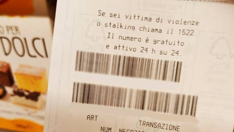 Contro la violenza sulle donne: il numero d'emergenza 1522 sugli scontrini di Coop Alleanza Contro la violenza sulle donne: il numero d'emergenza 1522 sugli scontrini di Coop Alleanza