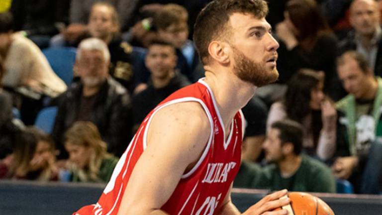Basket B, l'ala Carlo Trentin per l'Andrea Costa Basket B, l'ala Carlo Trentin per l'Andrea Costa