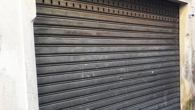 Rimini, tenta di forzare la saracinesca di un negozio: 21enne arrestato Rimini, tenta di forzare la saracinesca di un negozio: 21enne arrestato