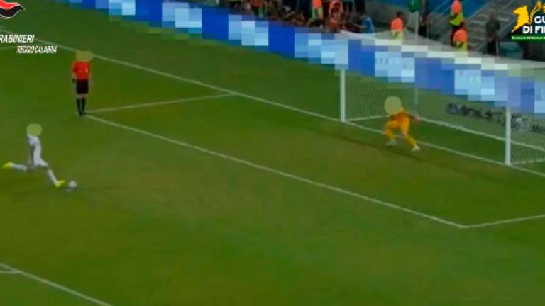 Calcio, rigori ed espulsioni per pilotare le partite: 5 arresti. Nell’inchiesta una sconfitta del Cesena primavera VIDEO Calcio, rigori ed espulsioni per pilotare le partite: 5 arresti. Nell’inchiesta una sconfitta del Cesena primavera VIDEO