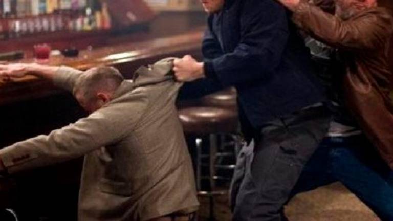 Volto fracassato: tentava di fare da paciere nella rissa dentro un bar a Longiano Volto fracassato: tentava di fare da paciere nella rissa dentro un bar a Longiano