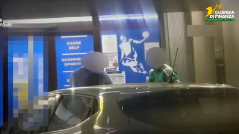 Calcio, rigori ed espulsioni per pilotare le partite: 5 arresti. Nell’inchiesta una sconfitta del Cesena primavera VIDEO Calcio, rigori ed espulsioni per pilotare le partite: 5 arresti. Nell’inchiesta una sconfitta del Cesena primavera VIDEO