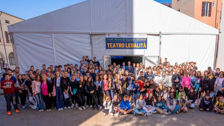 Forlì, premiati gli studenti del concorso “Io non mi volto” al Villaggio della Legalità Forlì, premiati gli studenti del concorso “Io non mi volto” al Villaggio della Legalità