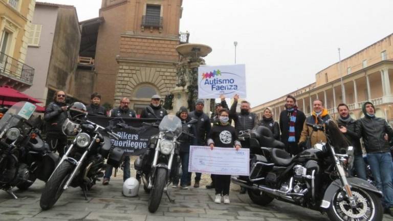 Faenza, Bikers Fuorilegge dal cuore d'oro: donati mille euro ad Associazione Autismo Faenza, Bikers Fuorilegge dal cuore d'oro: donati mille euro ad Associazione Autismo