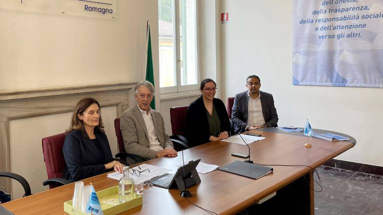 Da sinistra Elena Ugolini, Mauro Neri (presidente Confcooperative Romagna), Mirca Renzetti (vicepresidente Confcooperative Romagna) e Roberto Savini (vicepresidente Confcooperative Romagna) Da sinistra Elena Ugolini, Mauro Neri (presidente Confcooperative Romagna), Mirca Renzetti (vicepresidente Confcooperative Romagna) e Roberto Savini (vicepresidente Confcooperative Romagna)