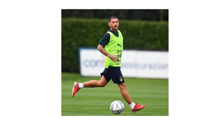 Calcio, Non è nulla, ci vediamo domenica allo stadio: il post di Sensi che fa discutere Calcio, Non è nulla, ci vediamo domenica allo stadio: il post di Sensi che fa discutere