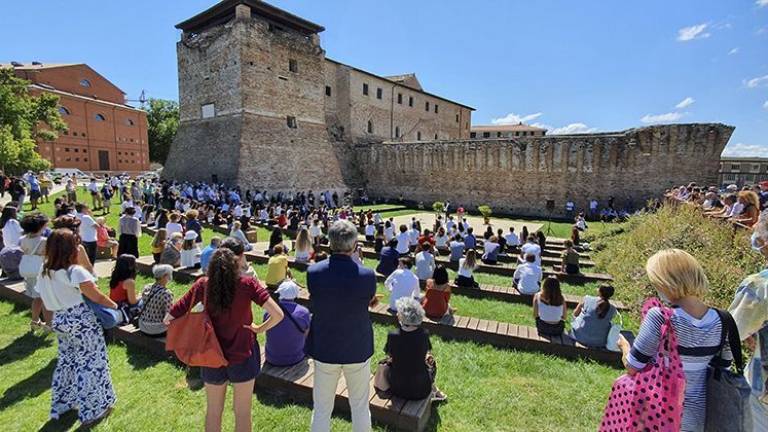 Rimini. Il Comune premia i 146 supermaturi: lode per 42 Rimini. Il Comune premia i 146 supermaturi: lode per 42