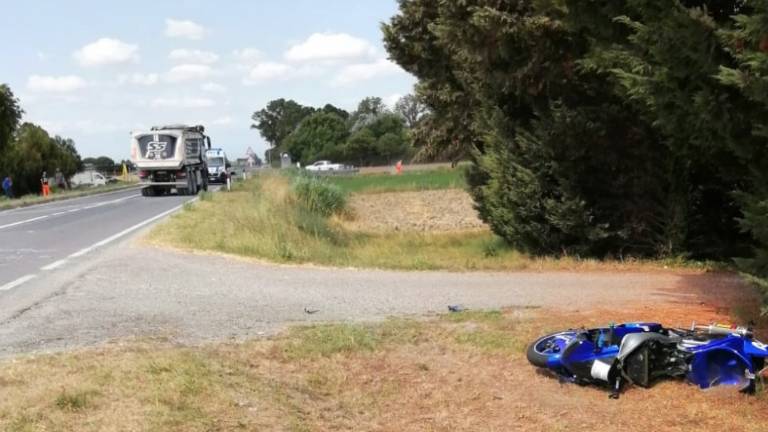 Savio, incidente mortale: 23enne si schianta in moto contro un camion Savio, incidente mortale: 23enne si schianta in moto contro un camion