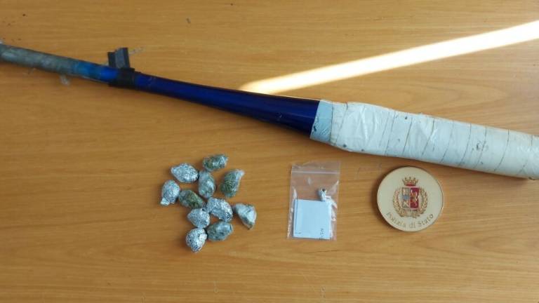 Forlì, droga e mazza in auto: due denunciati Forlì, droga e mazza in auto: due denunciati