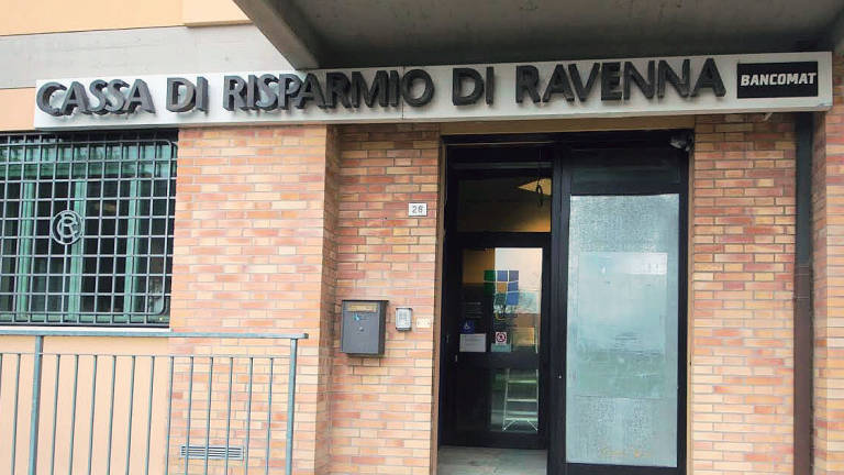 Ravenna, esplosione al bancomat di Mensa: rubati oltre 10mila euro Ravenna, esplosione al bancomat di Mensa: rubati oltre 10mila euro