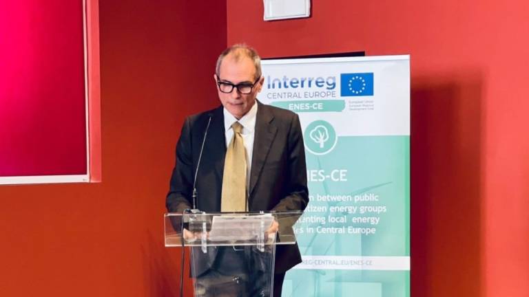 Forlì, un successo il forum su clima ed energie rinnovabili Forlì, un successo il forum su clima ed energie rinnovabili