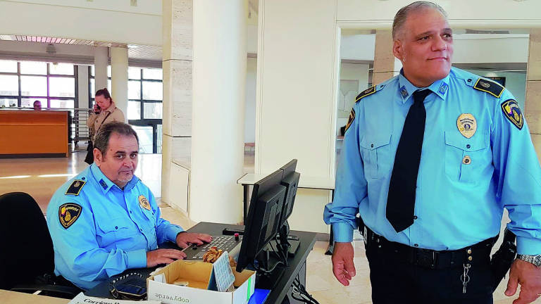 Fa irruzione due volte in tribunale a Rimini per picchiare il giudice Fa irruzione due volte in tribunale a Rimini per picchiare il giudice