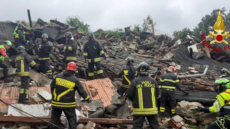 Maltempo a Imola, frana su una casa a Fontanelice. Due dispersi Maltempo a Imola, frana su una casa a Fontanelice. Due dispersi