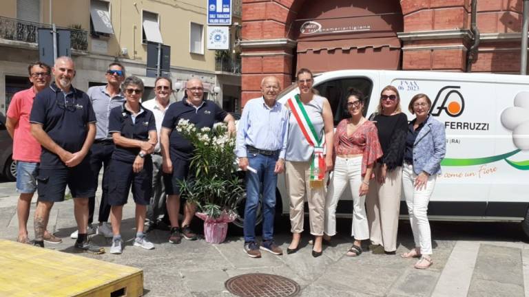 Russi, a 86 anni festeggia il 50° compleanno della sua azienda di uova: Sono felice, ce l'ho messa tutta Russi, a 86 anni festeggia il 50° compleanno della sua azienda di uova: Sono felice, ce l'ho messa tutta