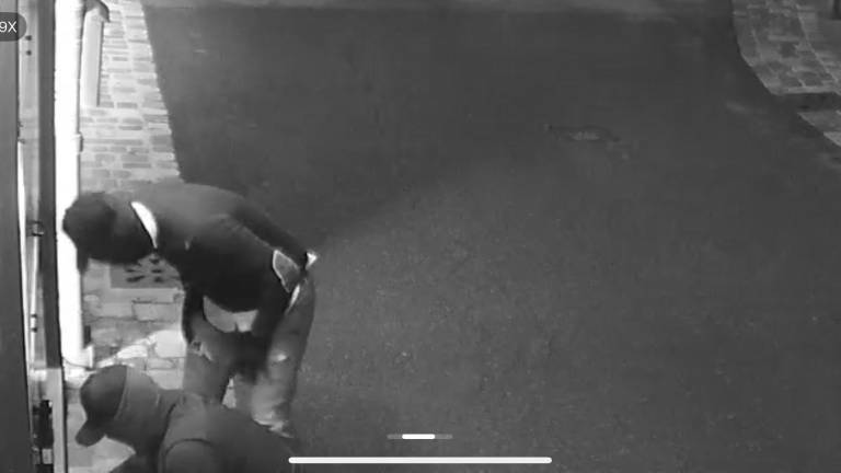 Tentato assalto alla gioielleria Banchetti a Rimini, la serranda regge e l’allarme mette in fuga i banditi Tentato assalto alla gioielleria Banchetti a Rimini, la serranda regge e l’allarme mette in fuga i banditi